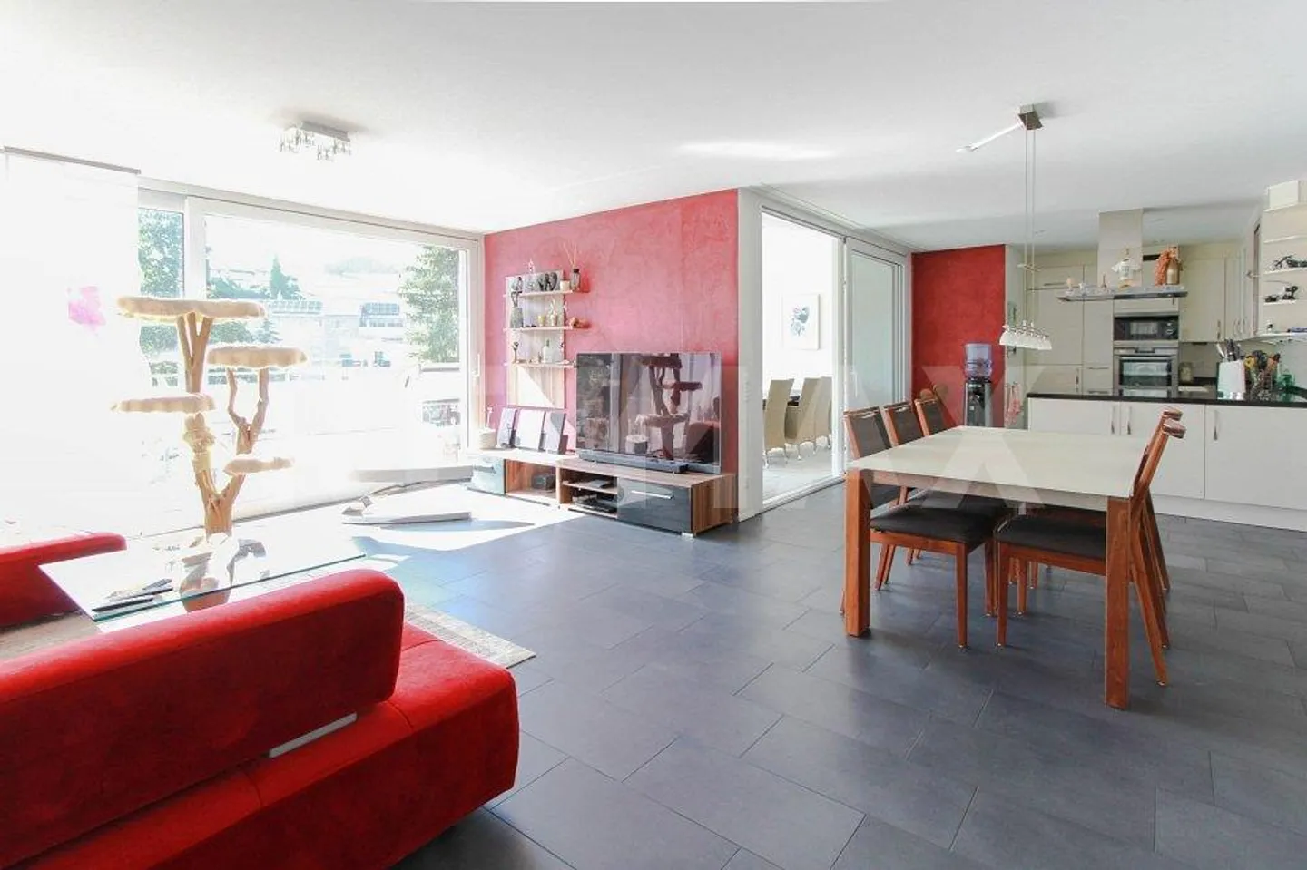 Modern 5.5-room terrace apartment in Hilfikon - Photo 1 of 7