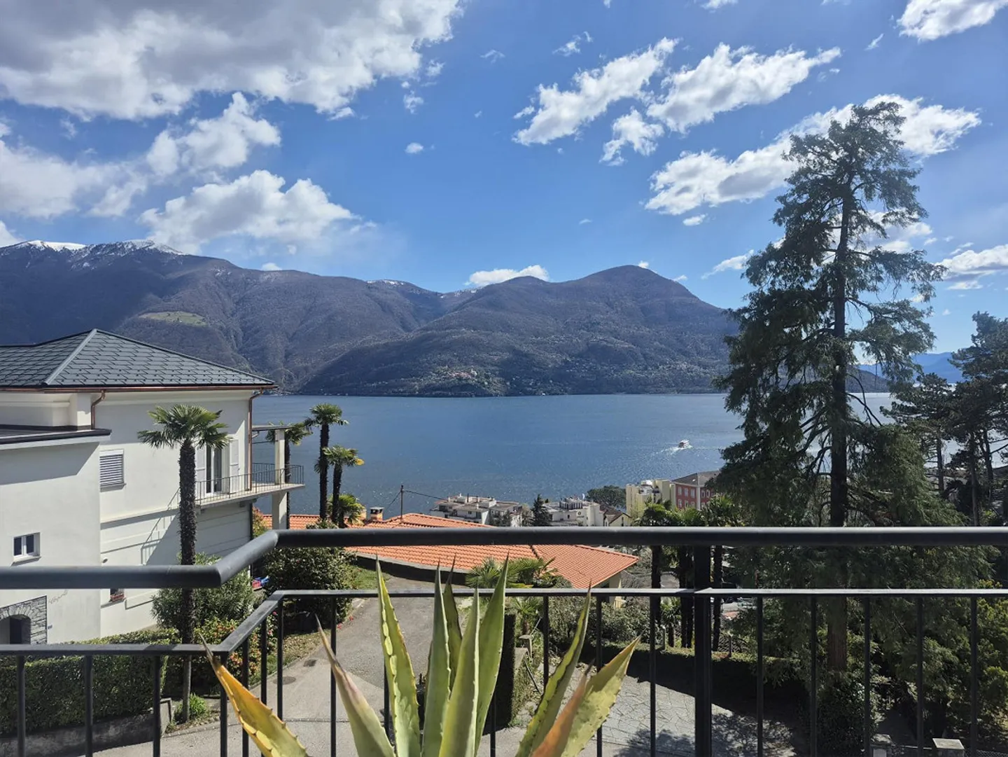 BRISSAGO - High-end 4.5 penthouse with garden and lake view - Photo 1 of 12