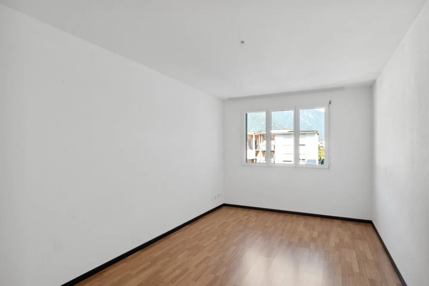 Spacieux 5.5 pièces près du centre de Bellinzone - Photo 8 sur 11