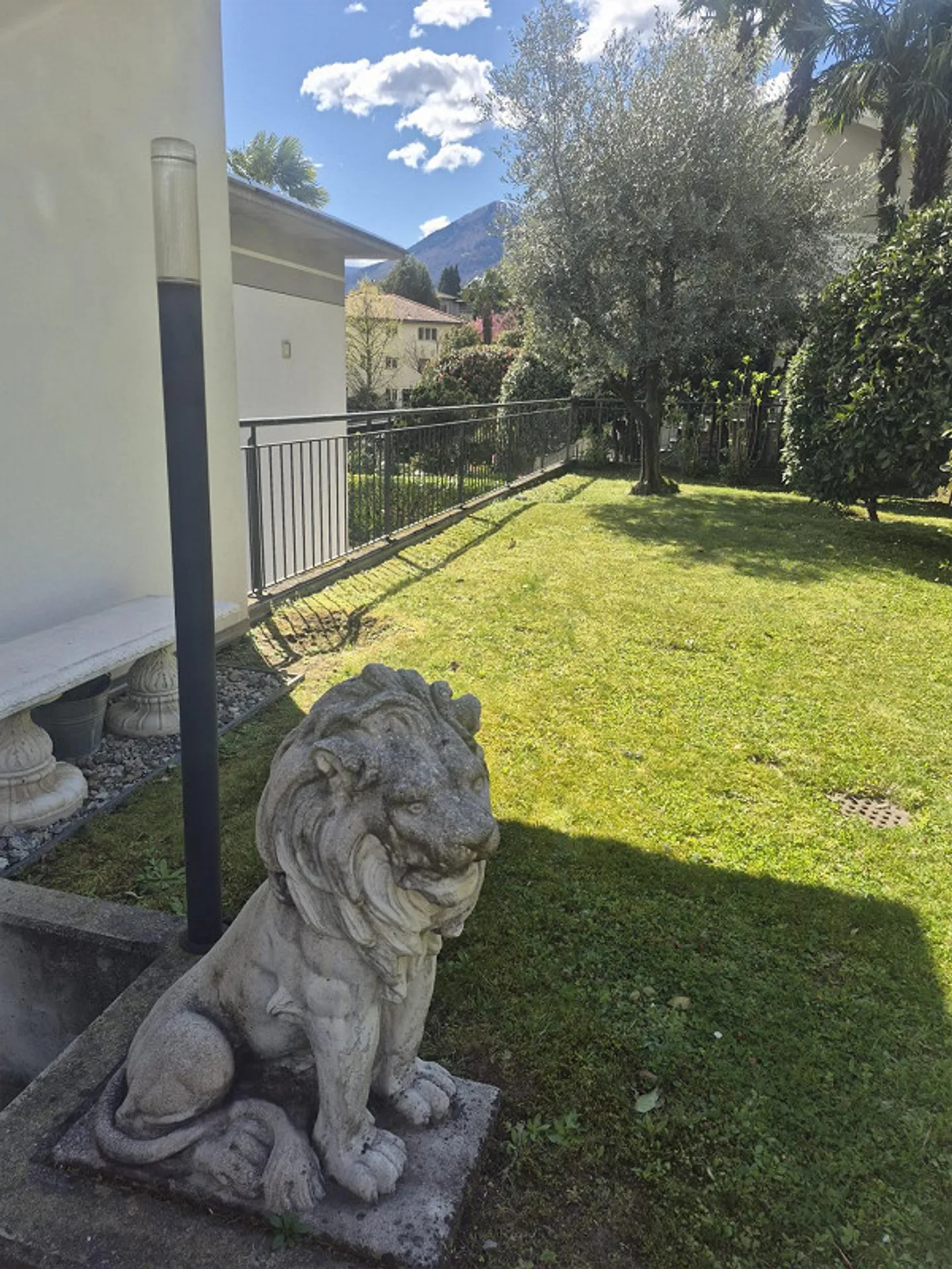 BRISSAGO - High-end 4.5 penthouse with garden and lake view - Photo 11 of 12