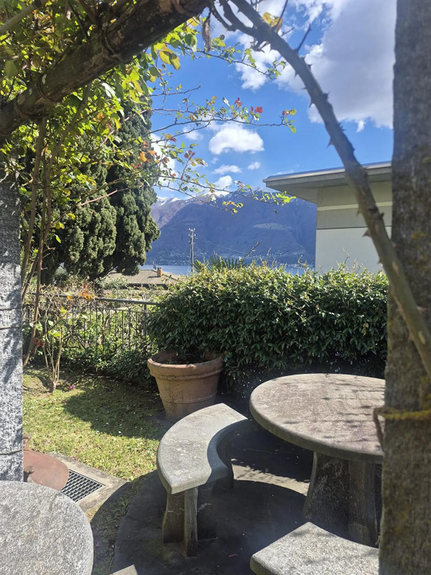 BRISSAGO - High-end 4.5 penthouse with garden and lake view - Photo 12 of 12