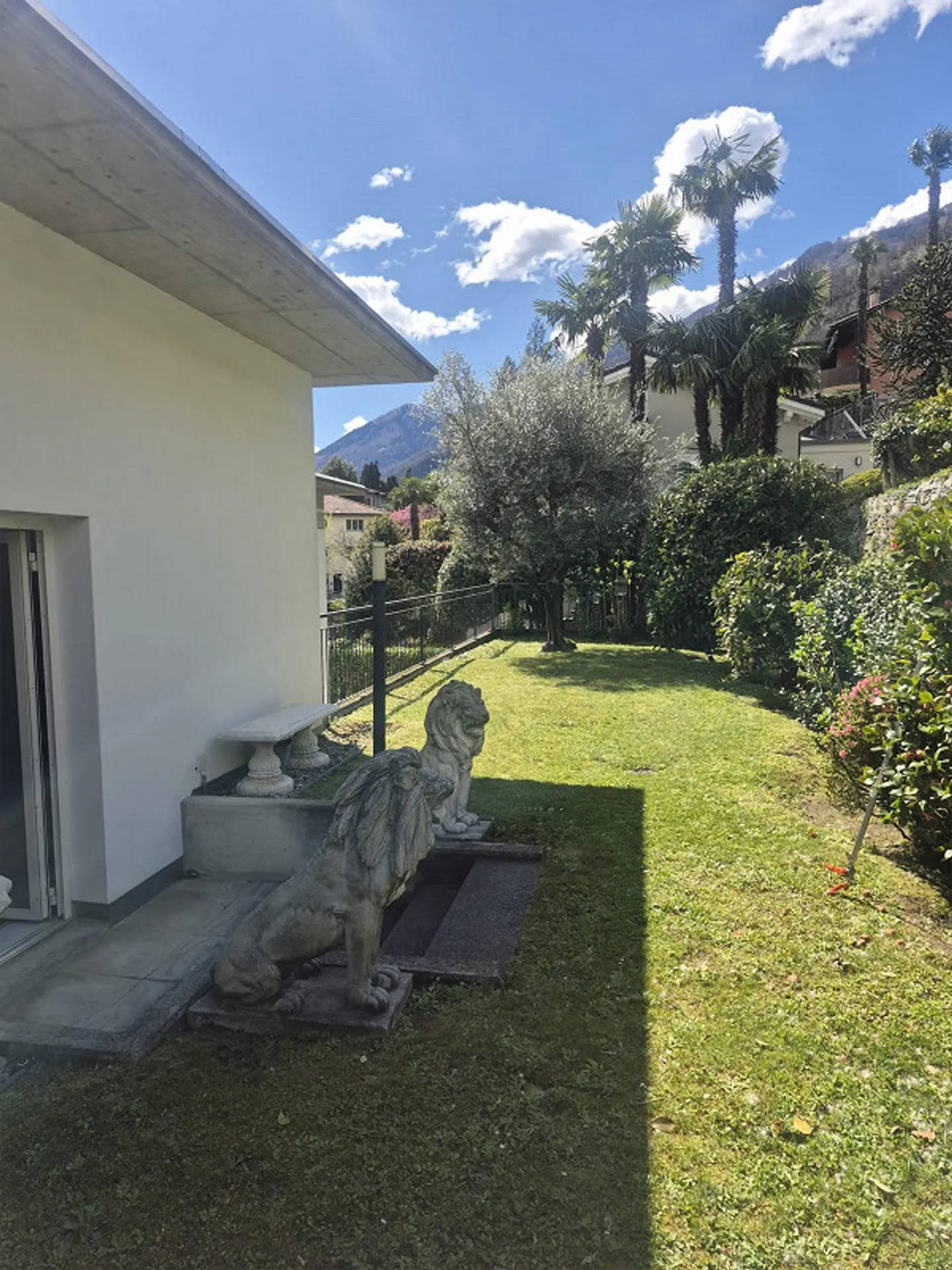 BRISSAGO - High-end 4.5 penthouse with garden and lake view - Photo 10 of 12