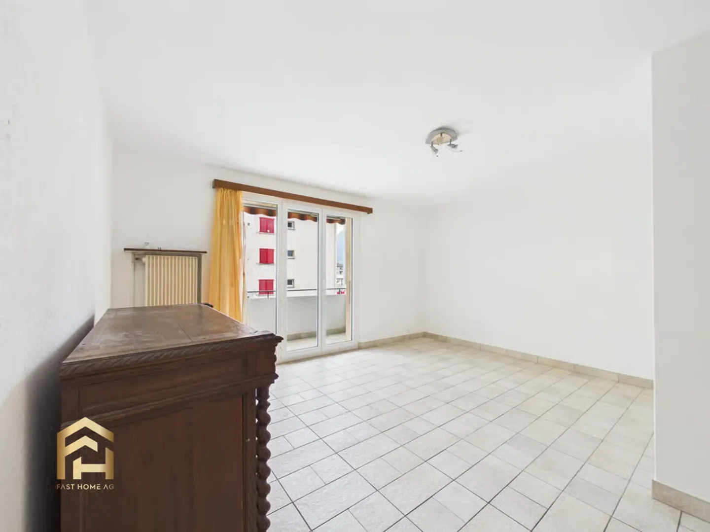 Attractive Investment Opportunity: Renovated 4.5 Room Apartment with Small Balcony - Photo 3 of 13