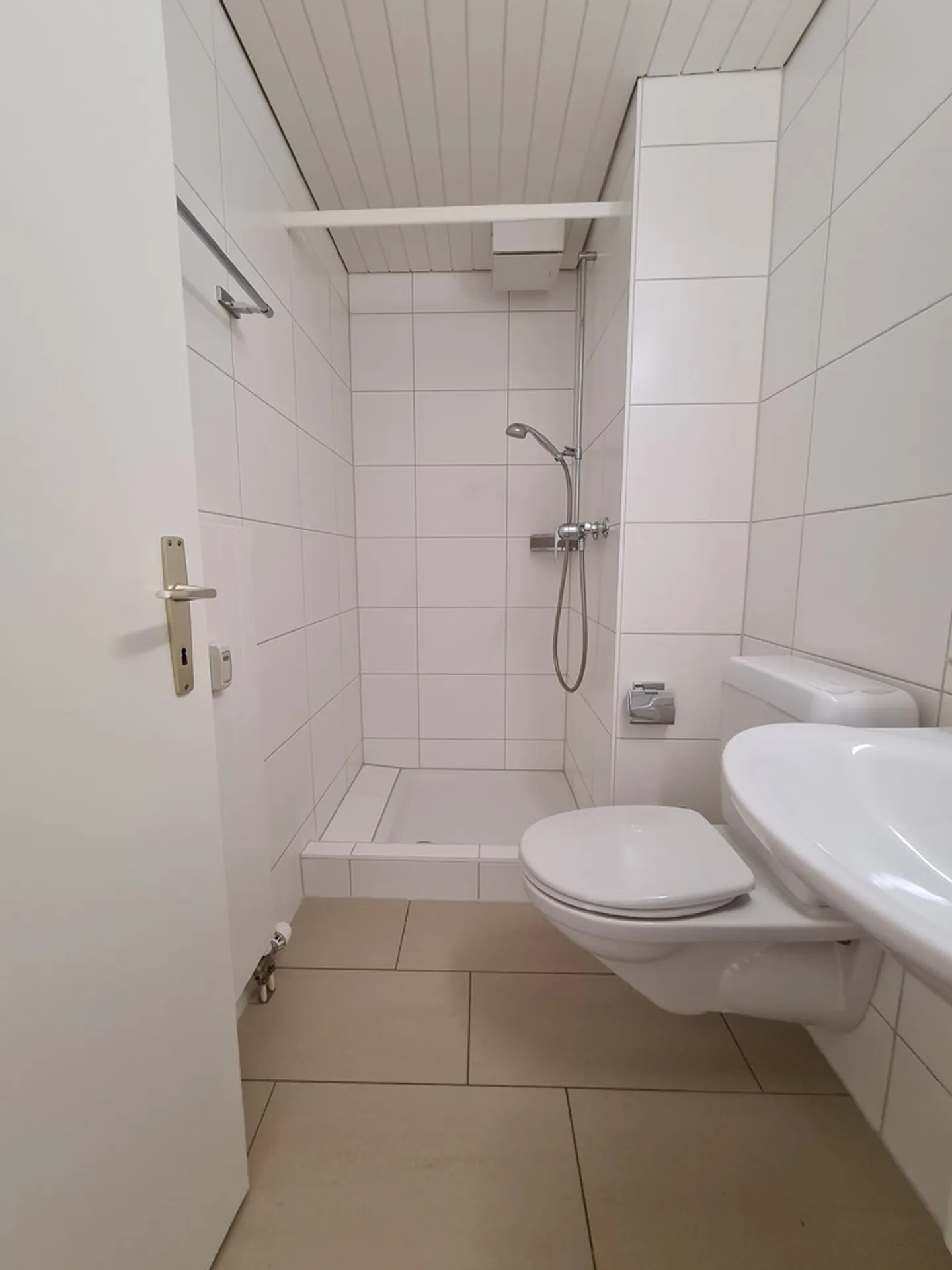 Appartement lumineux de 3,5 pièces dans un emplacement calme à Bottmingen - Photo 2 sur 6