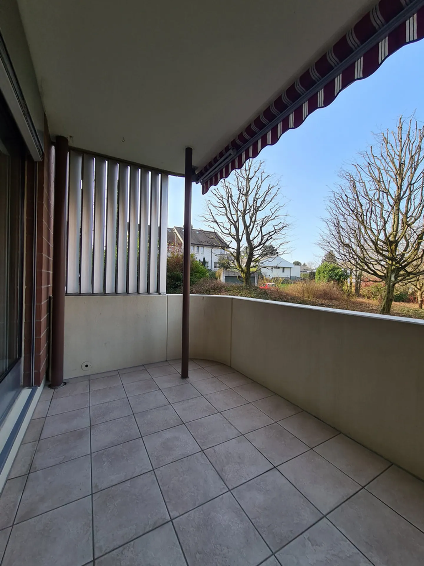 Appartement lumineux de 3,5 pièces dans un emplacement calme à Bottmingen - Photo 3 sur 6