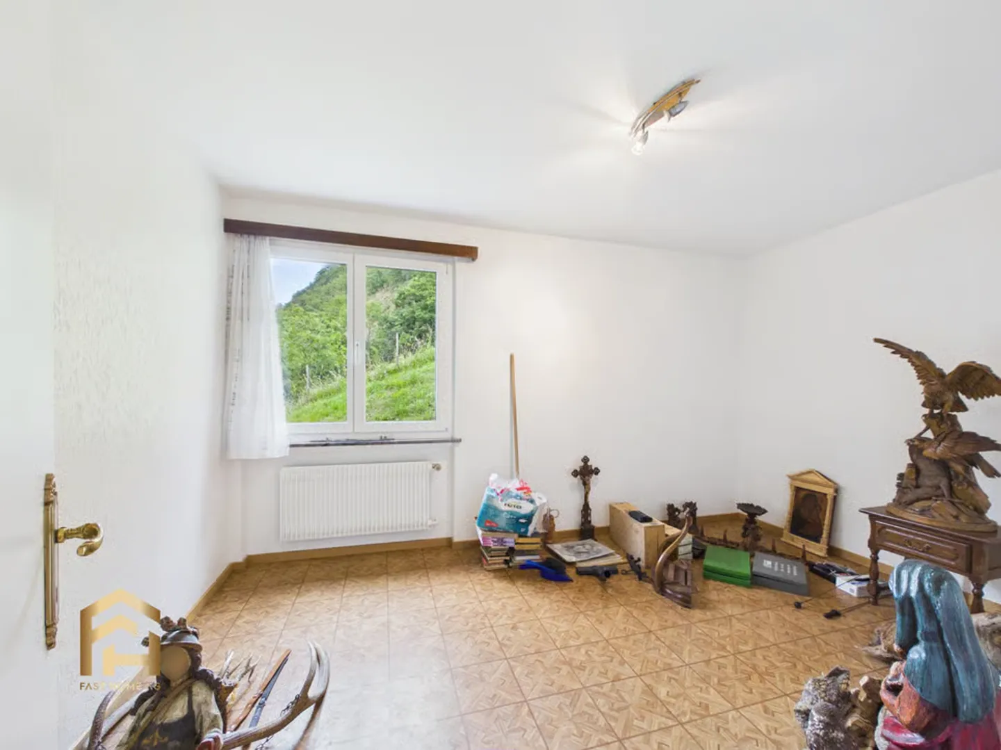 Attractive Investment Opportunity: Renovated 4.5 Room Apartment with Small Balcony - Photo 5 of 13