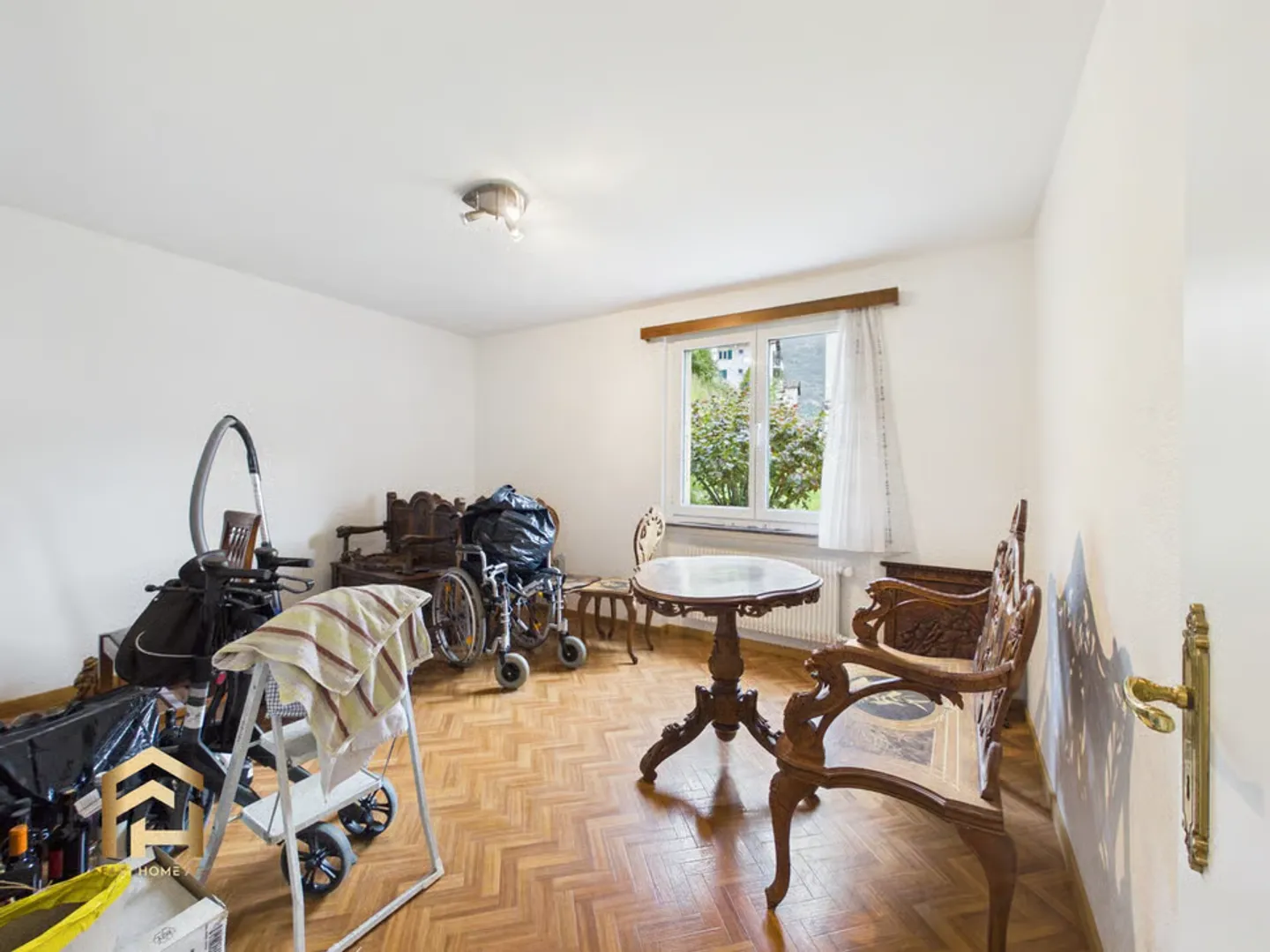 Attractive Investment Opportunity: Renovated 4.5 Room Apartment with Small Balcony - Photo 7 of 13
