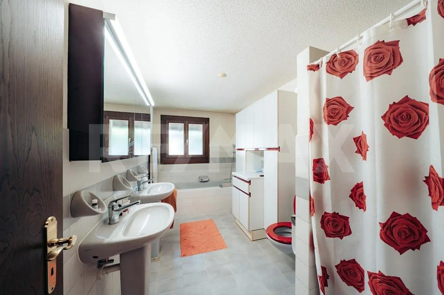 Family-friendly semi-detached house with garden in a quiet location - Photo 9 of 13