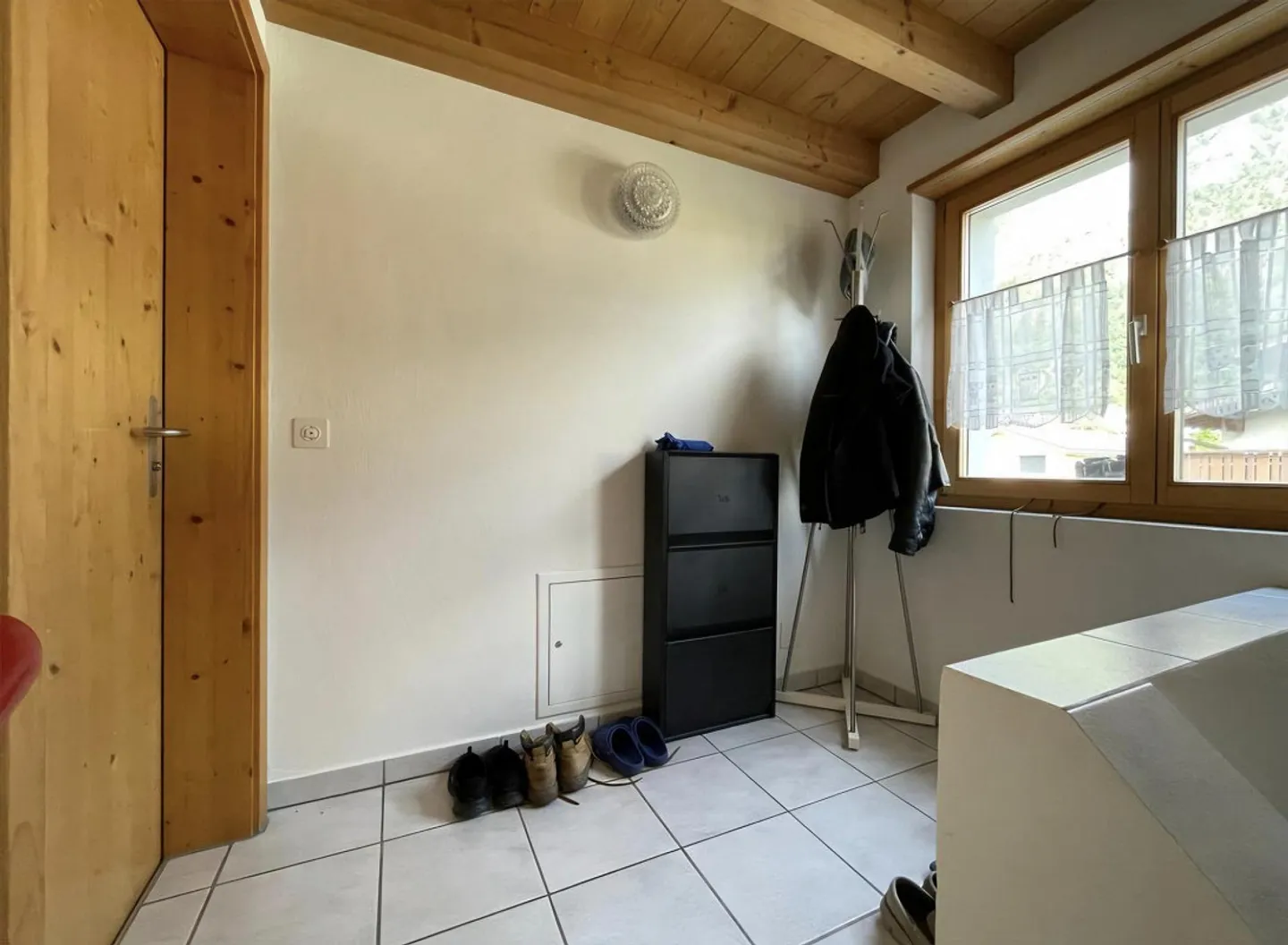 4 1/2 Room Apartment 1st Floor with Cellar Compartment - Photo 1 of 13