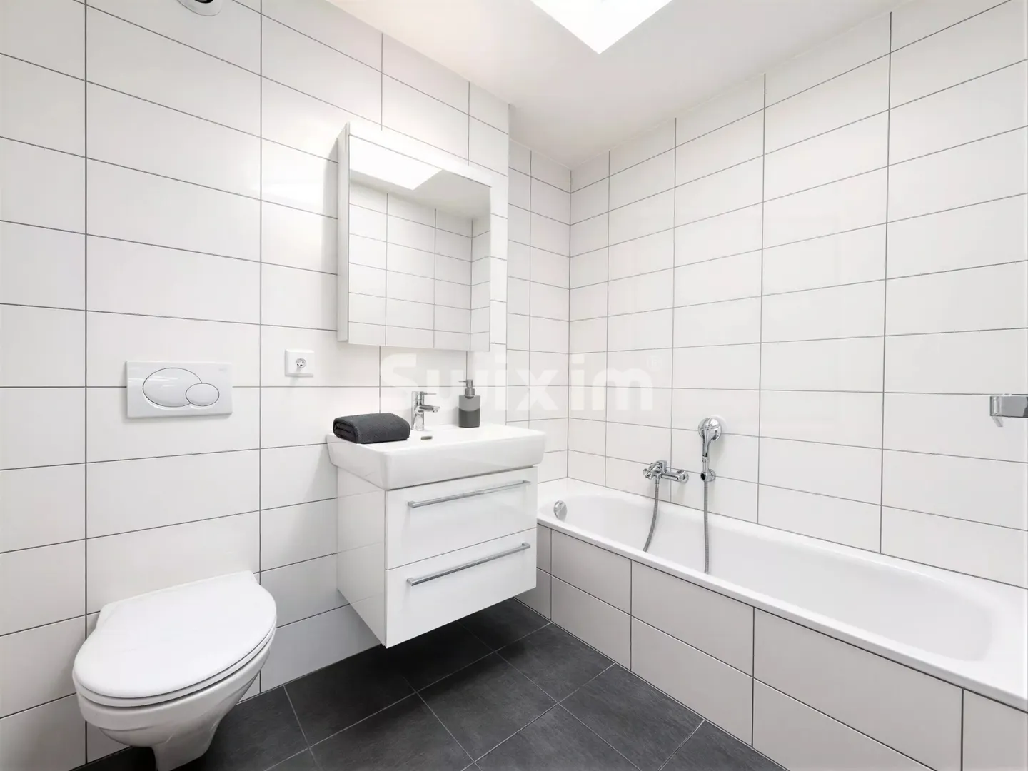 Modern Semi-Detached House - Photo 11 of 11