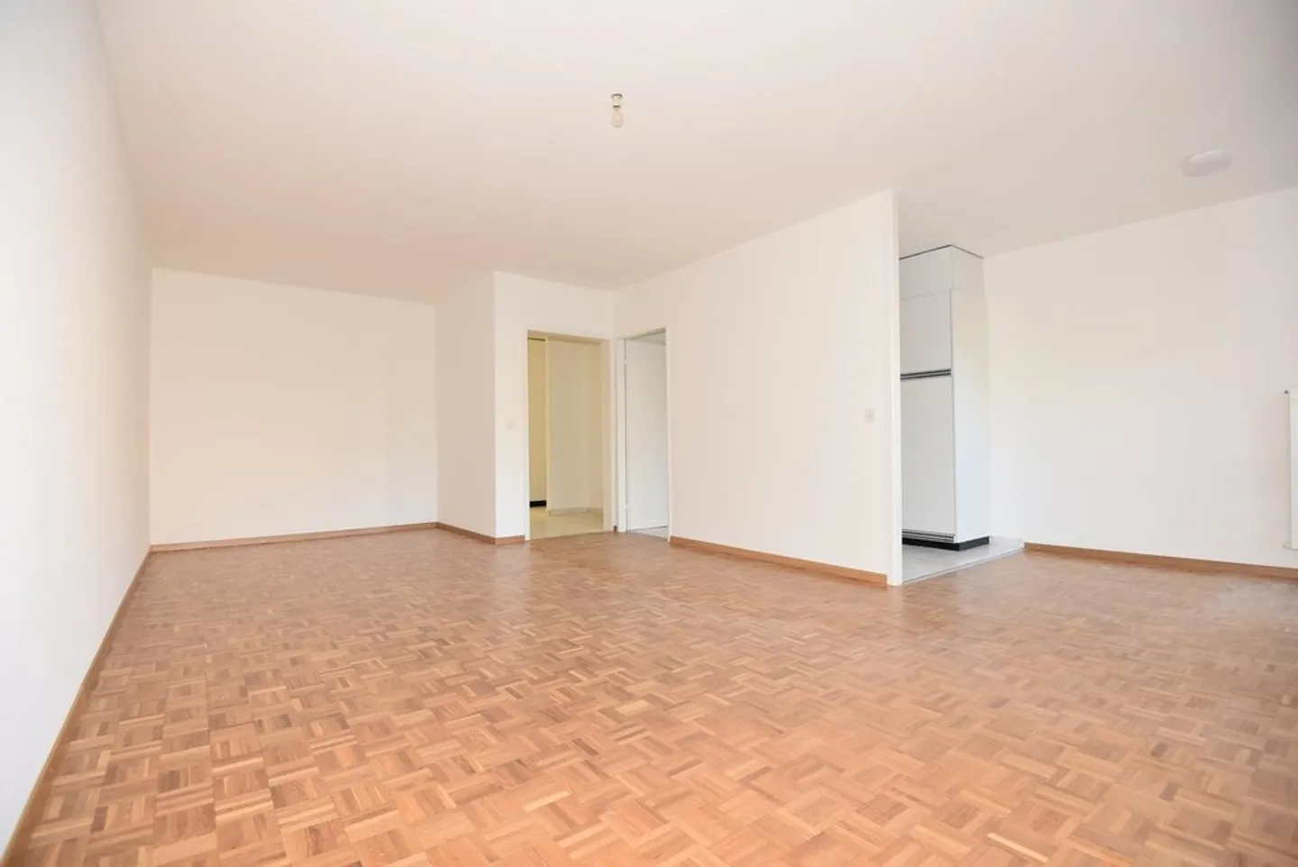 Spacious and Bright Accommodation - Photo 2 of 9