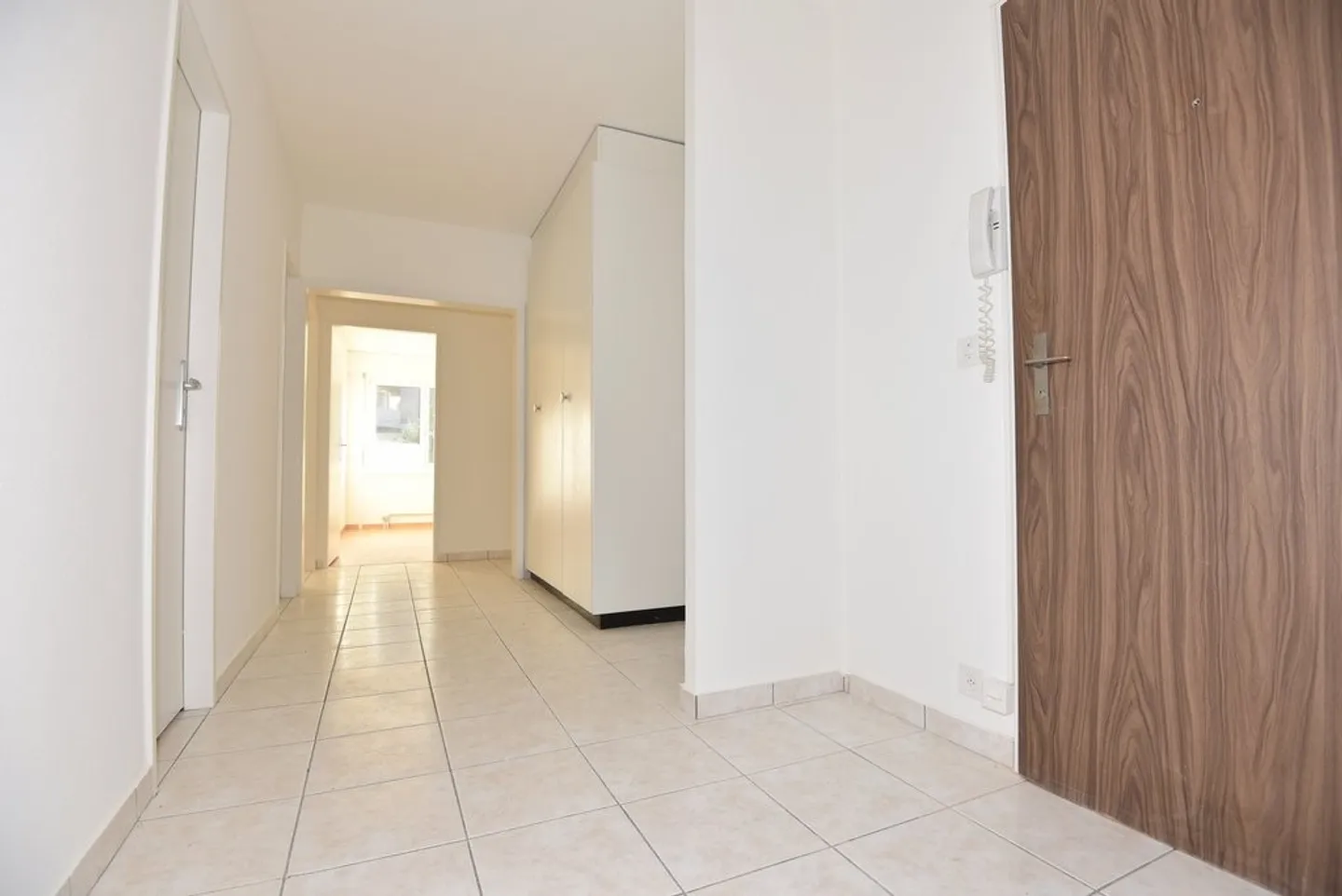 Spacious and Bright Accommodation - Photo 4 of 9