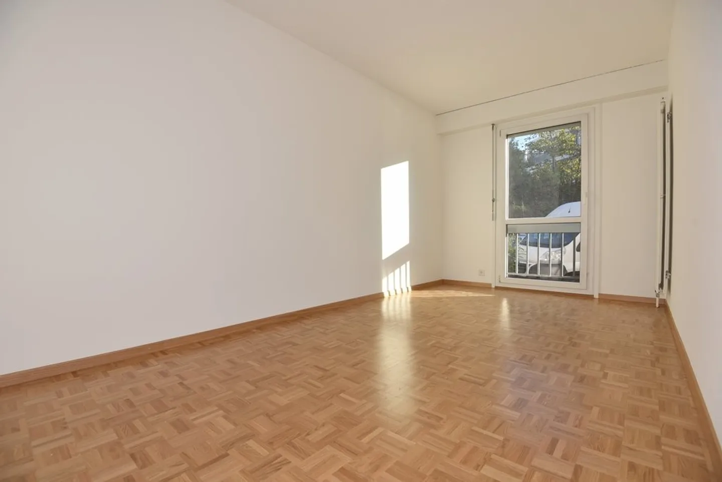 Spacious and Bright Accommodation - Photo 6 of 9