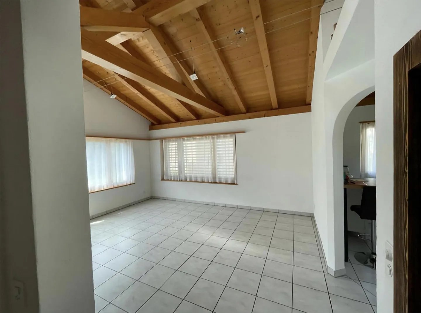 4 1/2 Room Apartment 1st Floor with Cellar Compartment - Photo 3 of 13