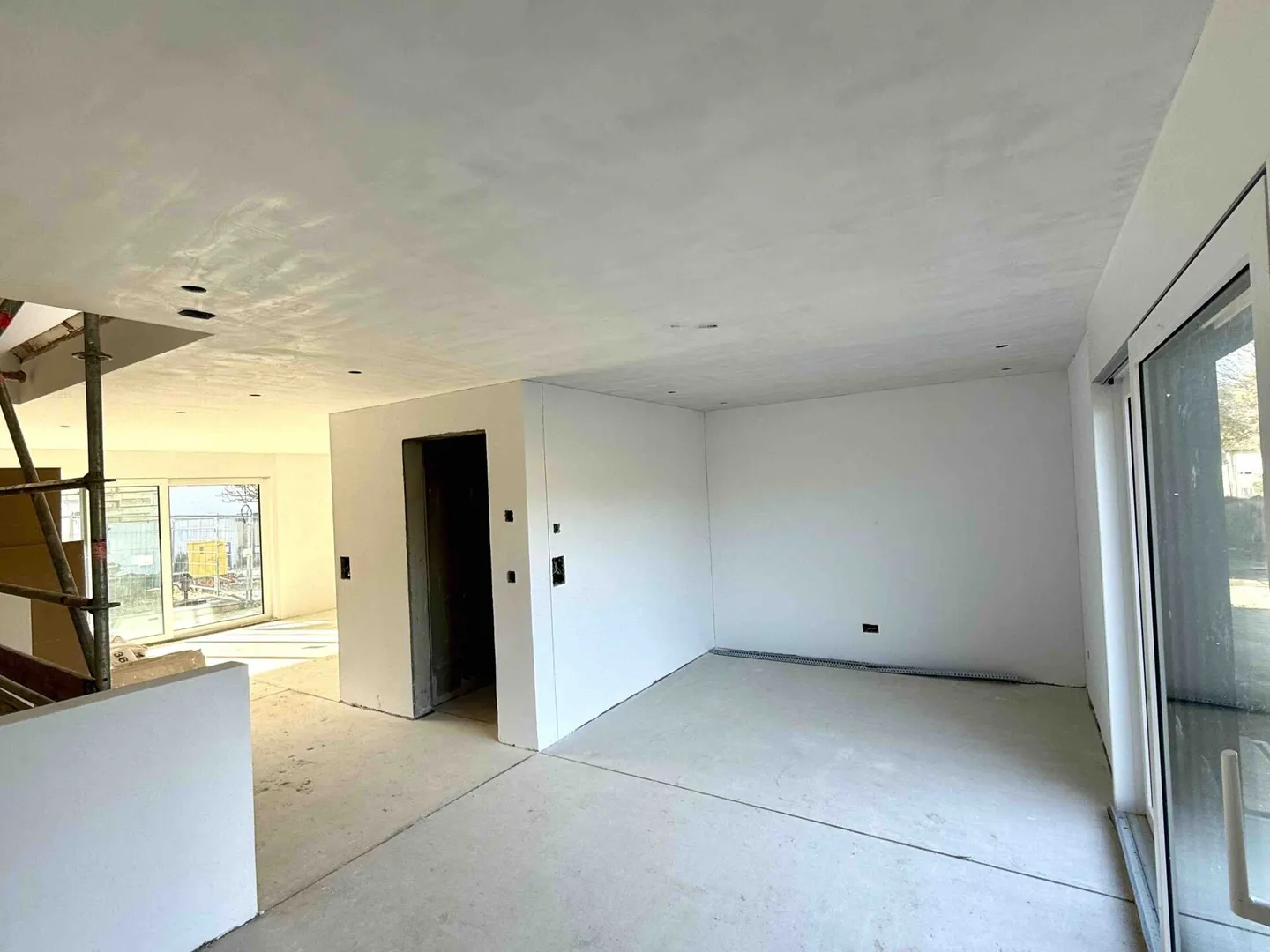 Modern living in idyllic location - Photo 4 of 8