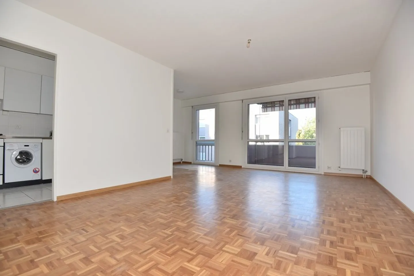 Spacious and Bright Accommodation - Photo 1 of 9