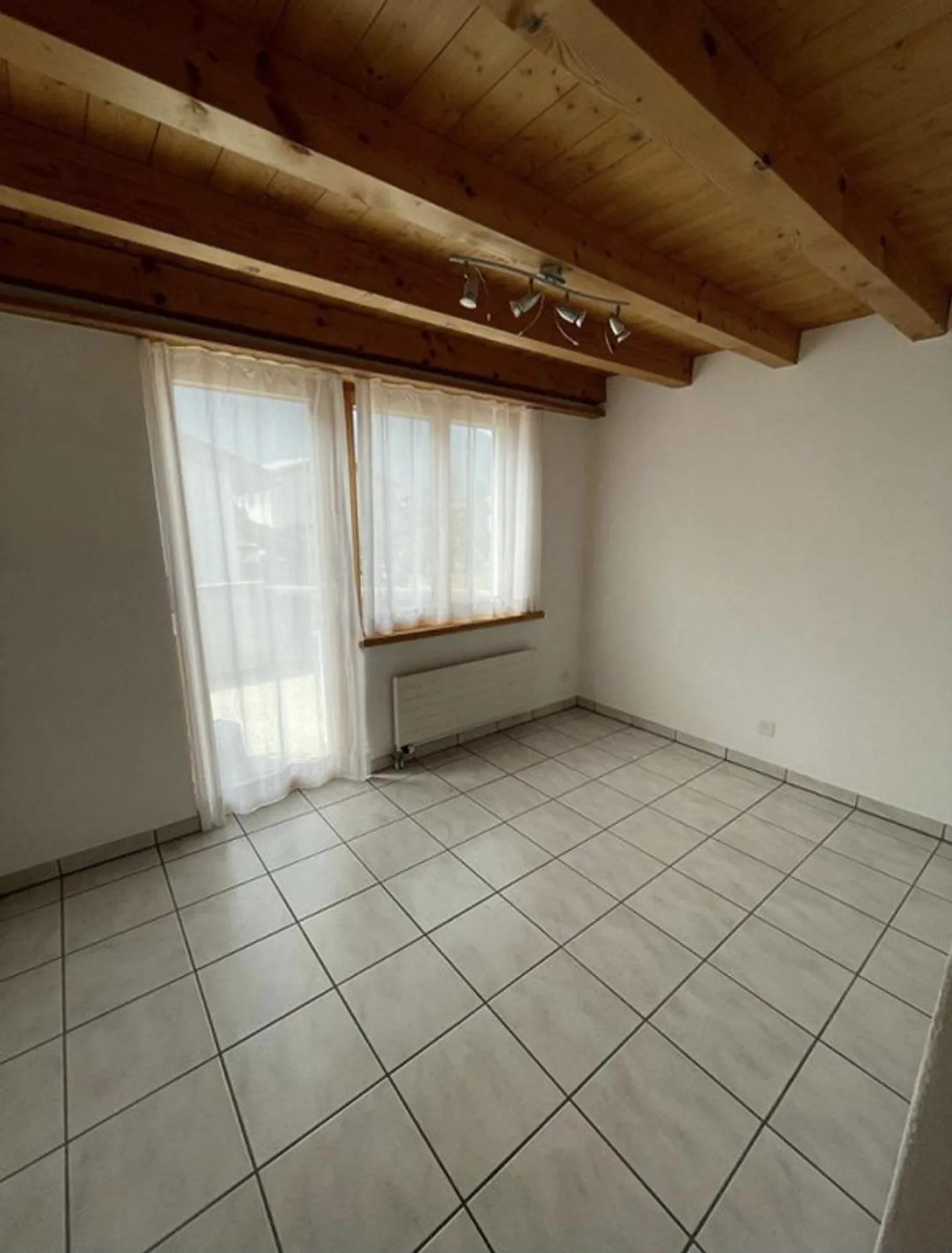 4 1/2 Room Apartment 1st Floor with Cellar Compartment - Photo 10 of 13