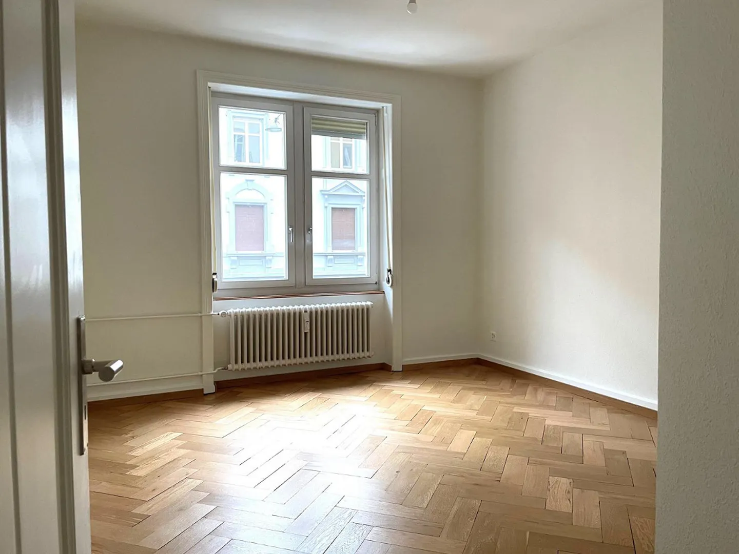 Appartamento in edificio storico a Gundeli vicino alla chiesa Heiliggeist - Foto 2 di 8