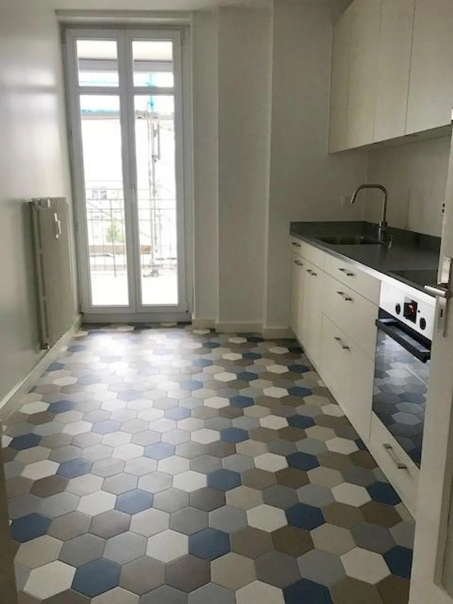 Appartamento in edificio storico a Gundeli vicino alla chiesa Heiliggeist - Foto 4 di 8