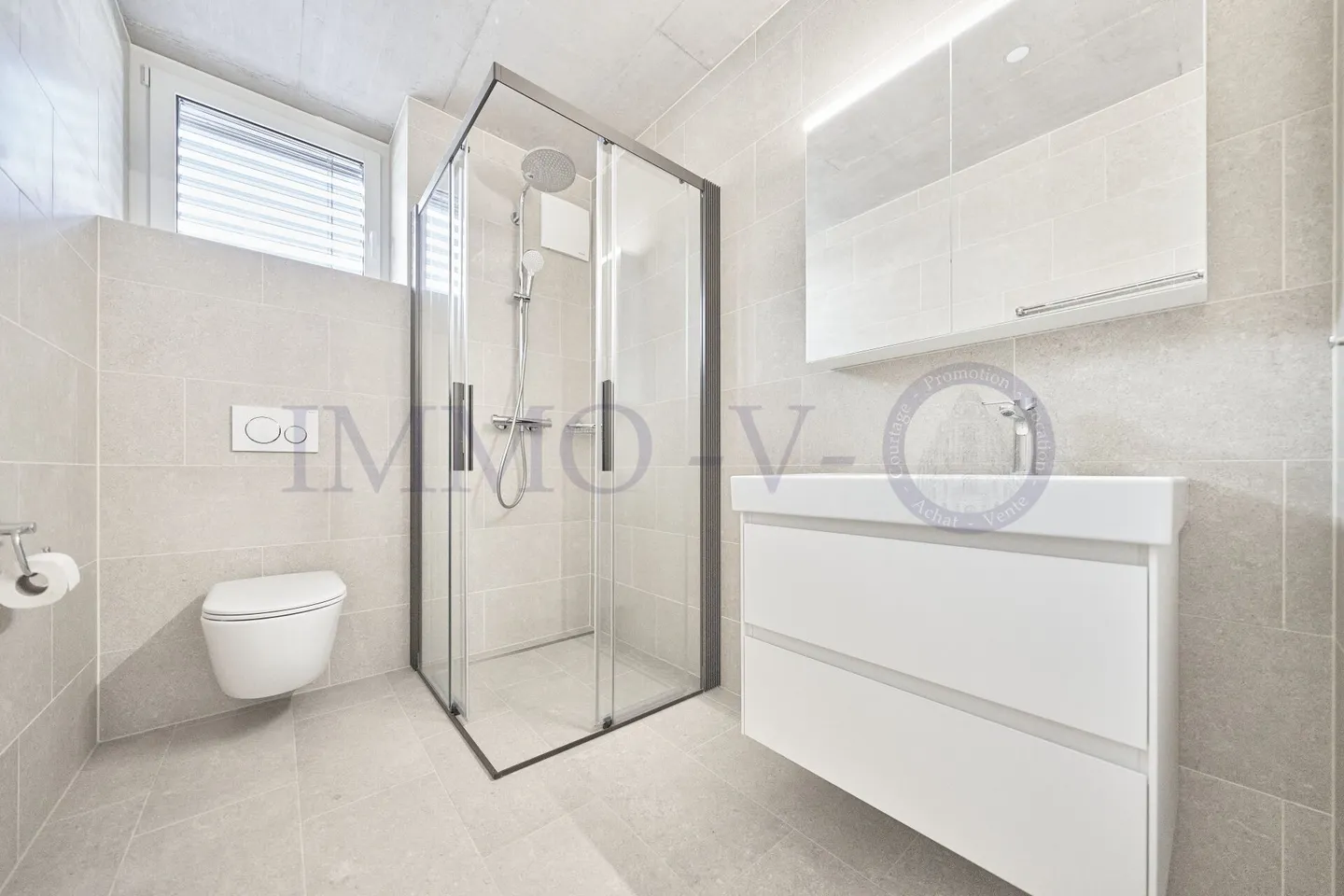 NEU UND MODERN MIT HOHEM STANDARD MIT BALKON-TERRASSE - Foto 8 von 9