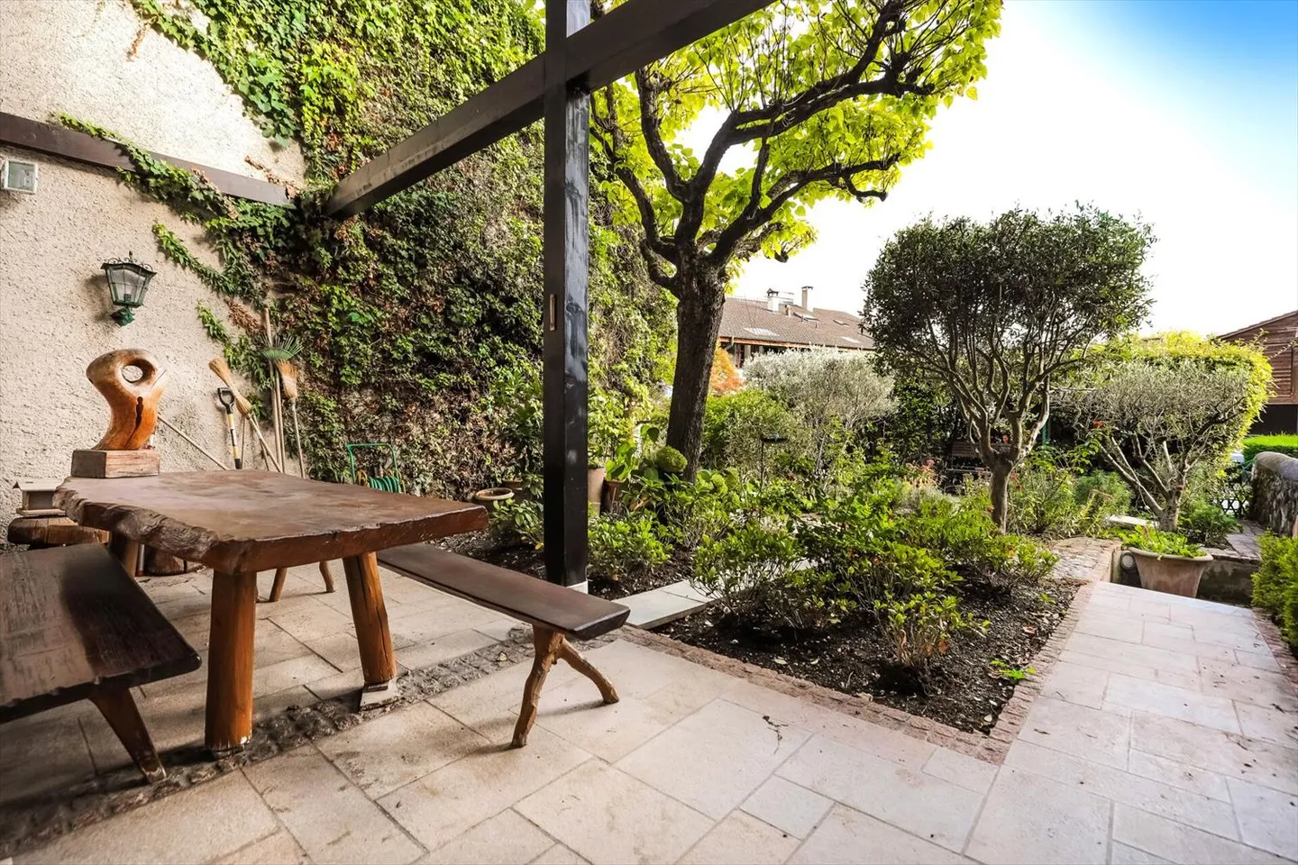 Exceptional village property in Avusy, in the heart of the Geneva countryside - Photo 3 of 13