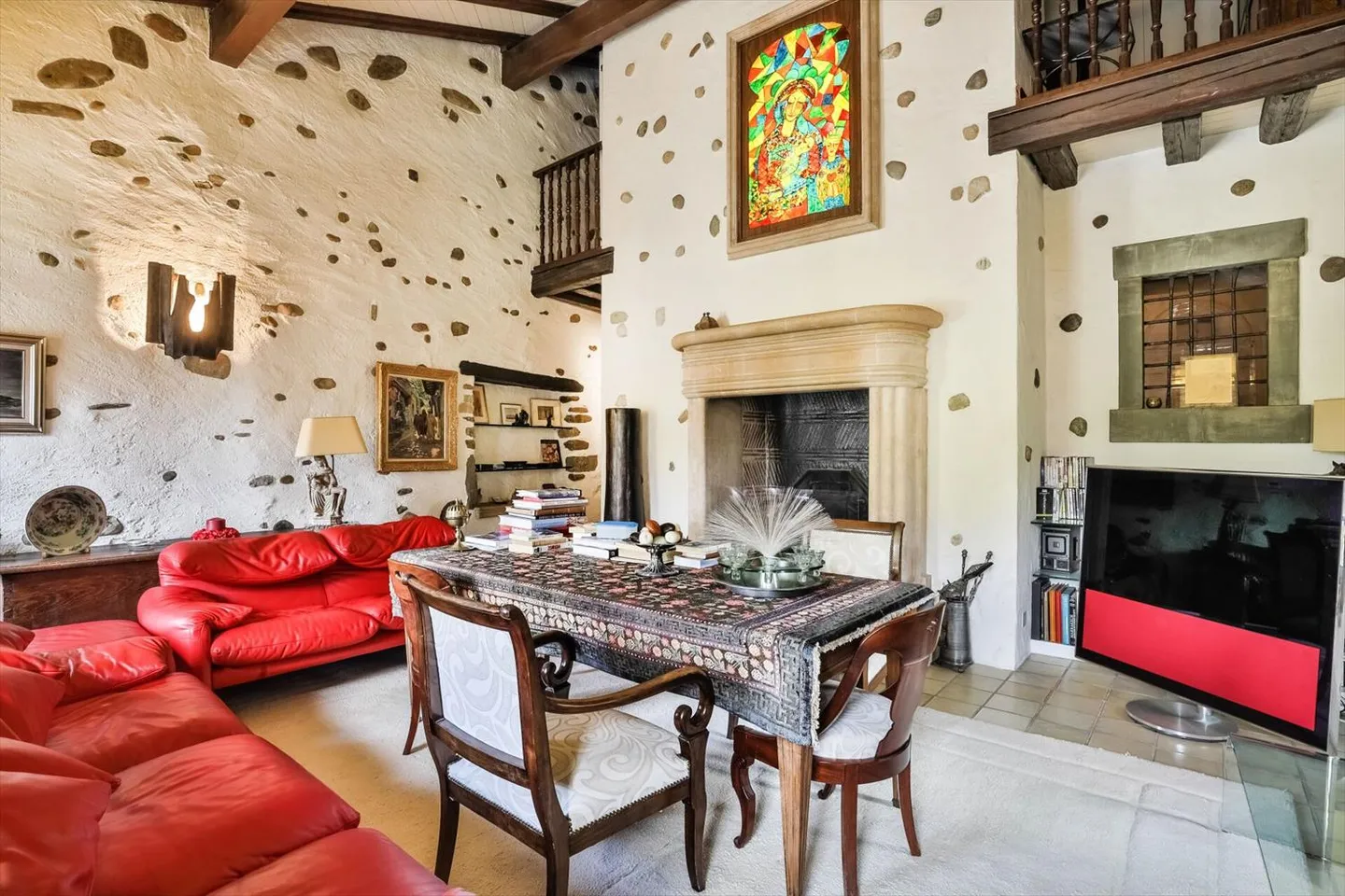 Exceptional village property in Avusy, in the heart of the Geneva countryside - Photo 4 of 13