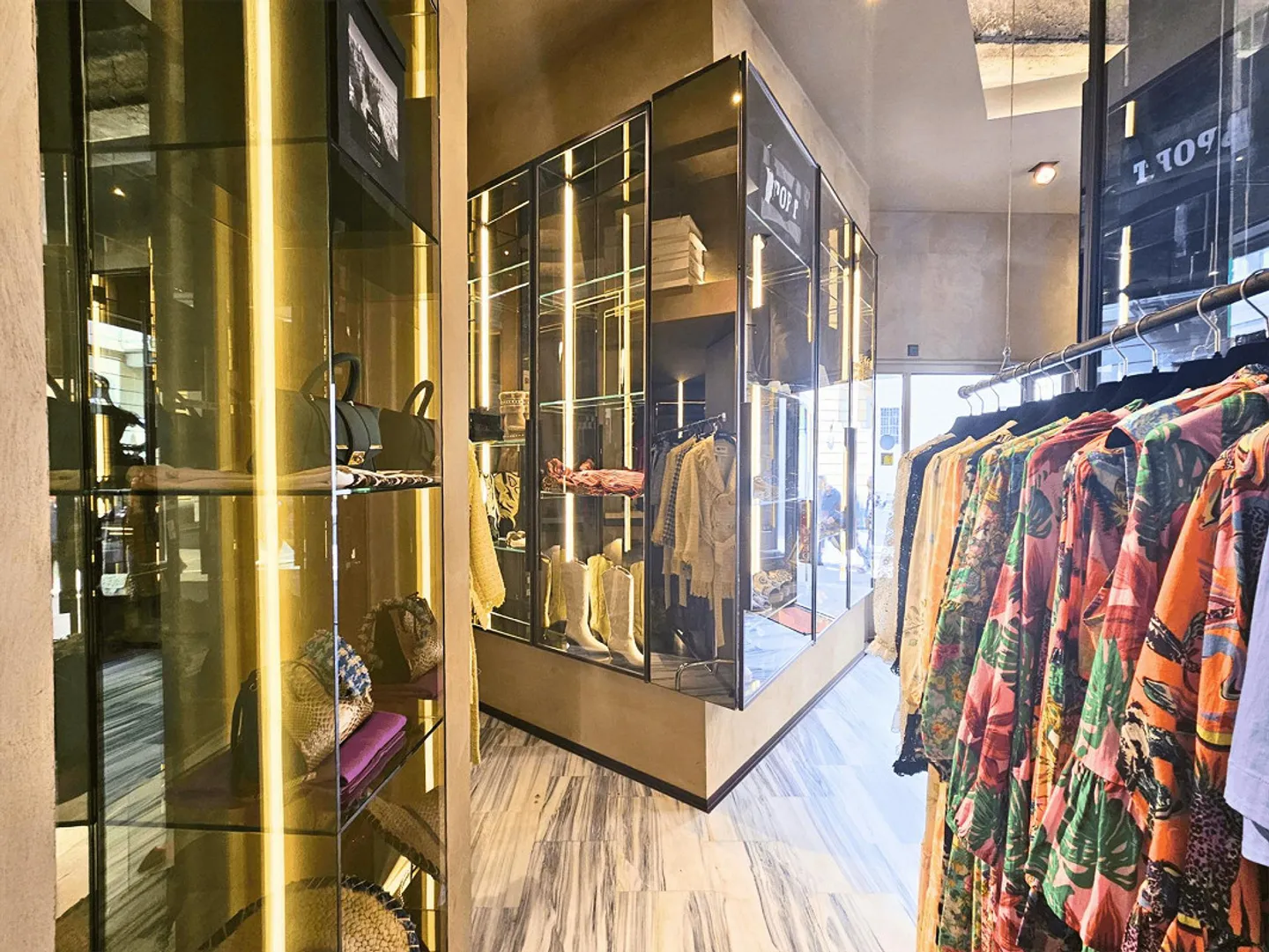 CENTRALITY AND ELEGANCE IN THE HEART OF THE CITY, GUARANTEED SUCCESS - Photo 8 of 10