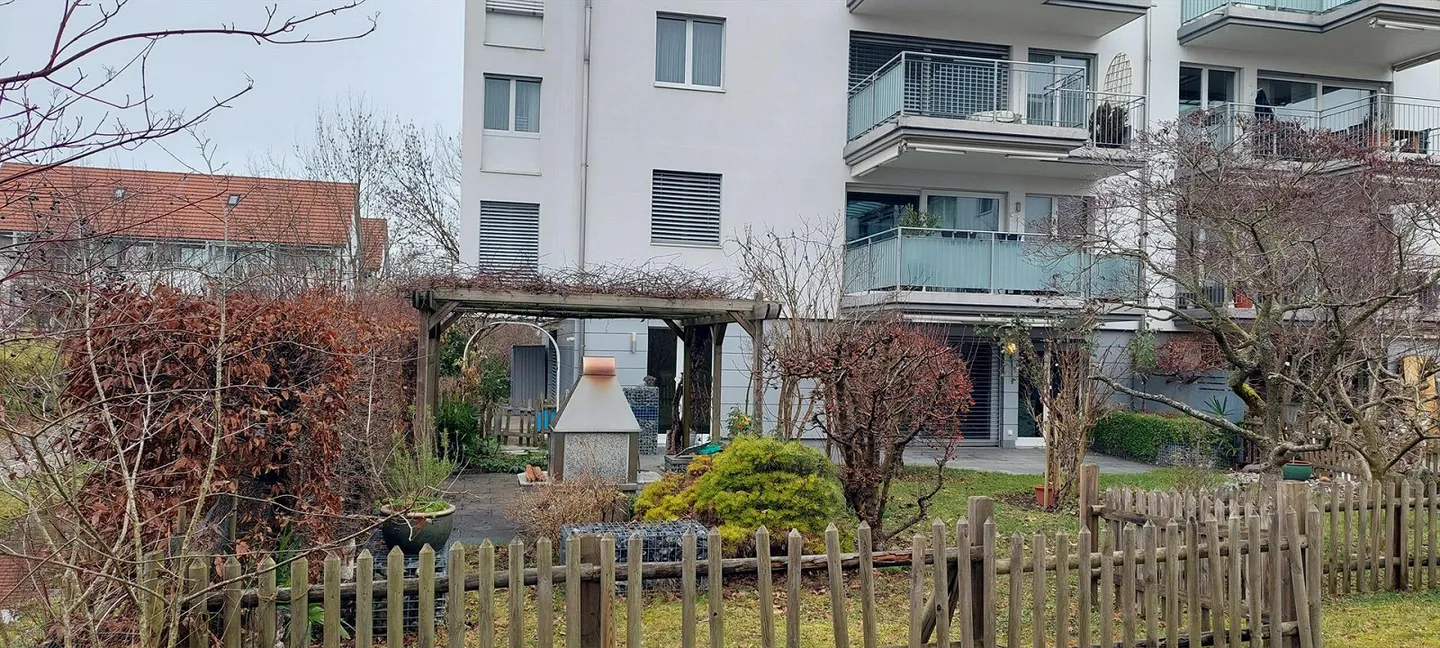 Ampio appartamento di 4 stanze (117m2) con grande giardino e lavanderia privata - Foto 1 di 15