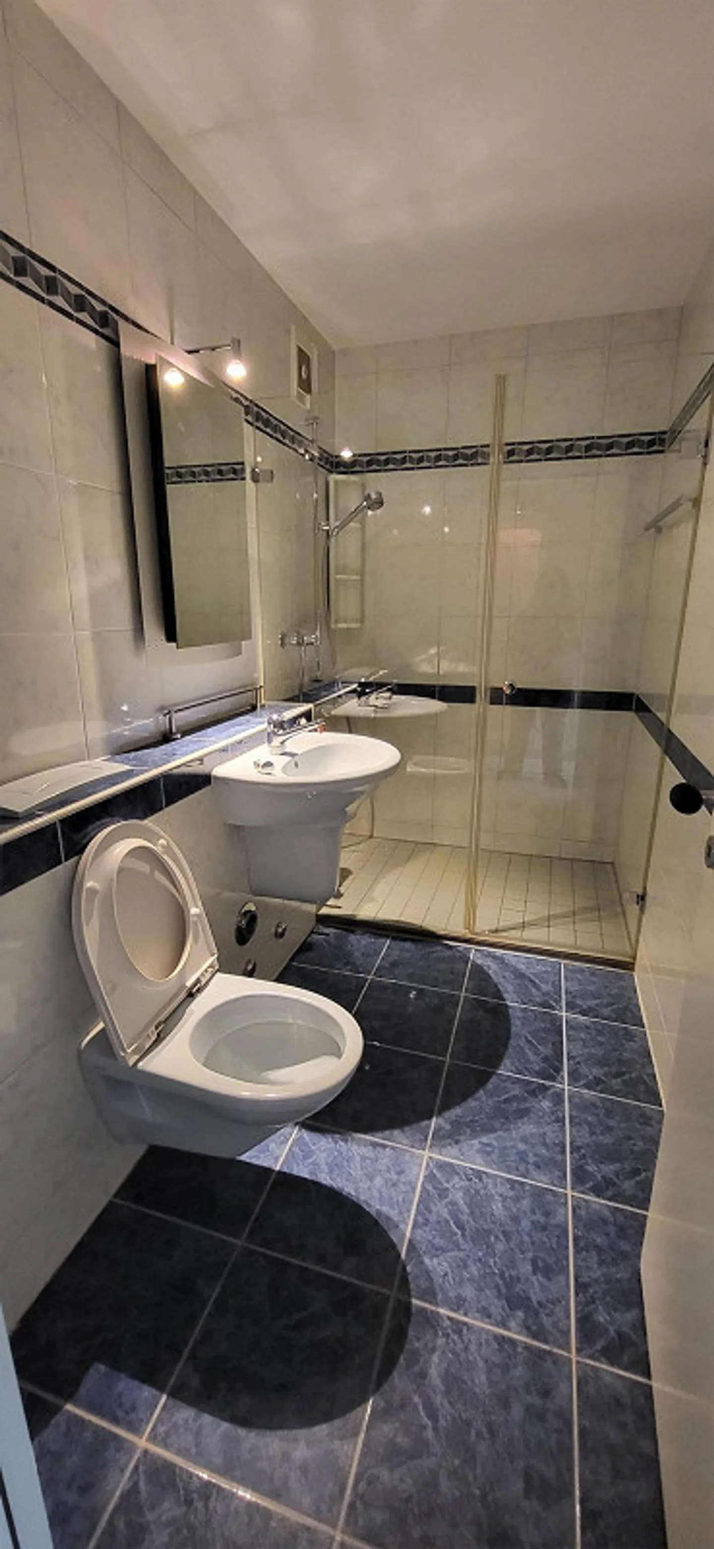 Ampio appartamento di 4 stanze (117m2) con grande giardino e lavanderia privata - Foto 6 di 15