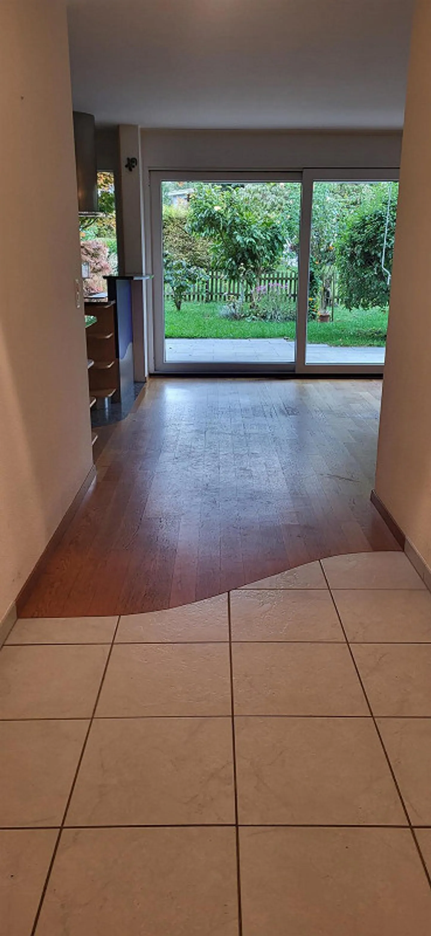 Ampio appartamento di 4 stanze (117m2) con grande giardino e lavanderia privata - Foto 7 di 15