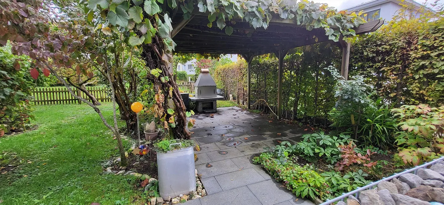 Ampio appartamento di 4 stanze (117m2) con grande giardino e lavanderia privata - Foto 13 di 15