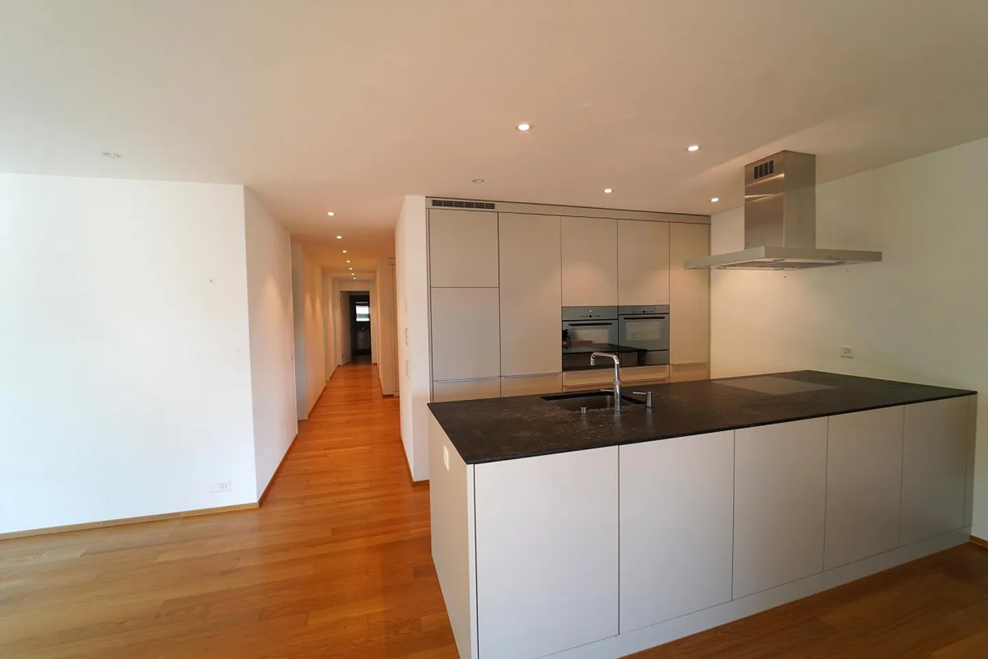 Helle, grosszügige 5.5 Zimmerwohnung im Eigentumstandard - Foto 2 di 6