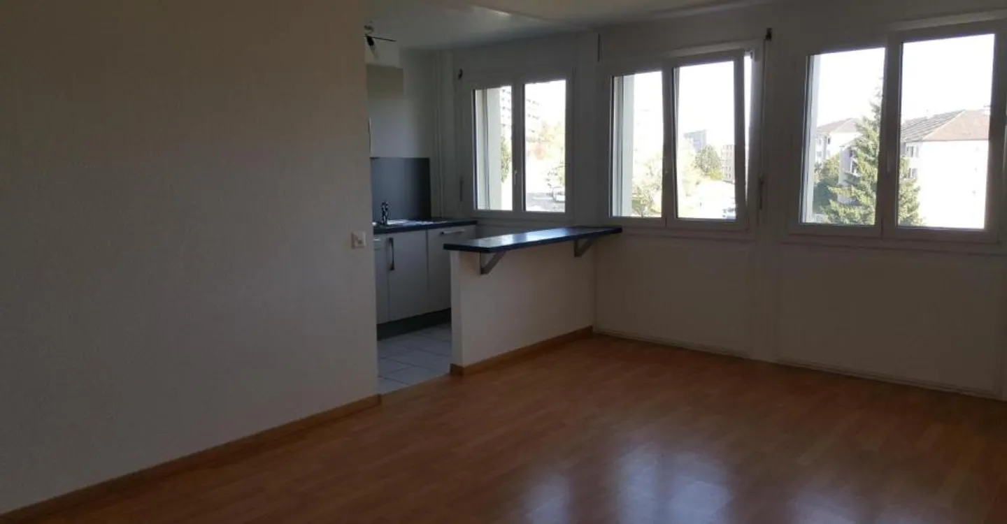 Charming 3-Room Apartment - Photo 2 of 7