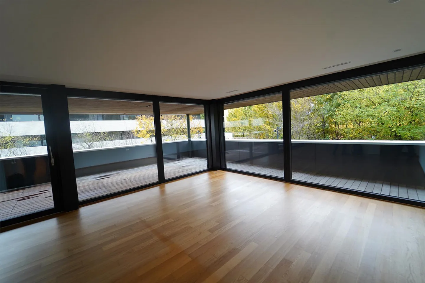 Helle, grosszügige 5.5 Zimmerwohnung im Eigentumstandard - Foto 5 di 6