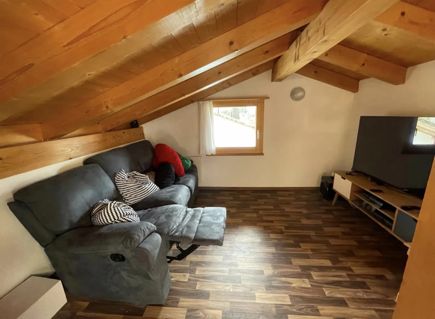 4 1/2 Room Apartment 1st Floor with Cellar Compartment - Photo 13 of 13