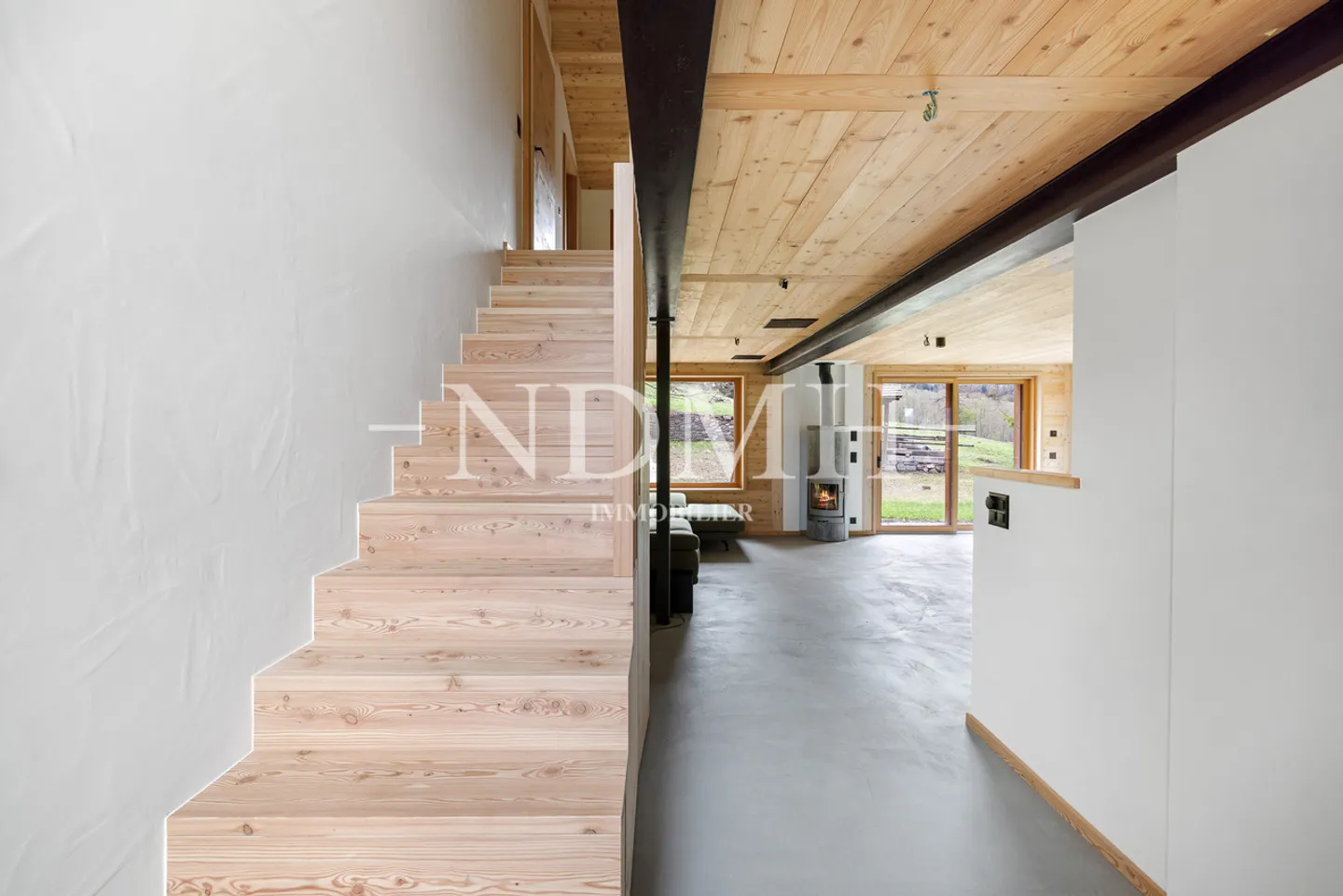Alpine charm and modernity in a preserved setting - Photo 7 of 16