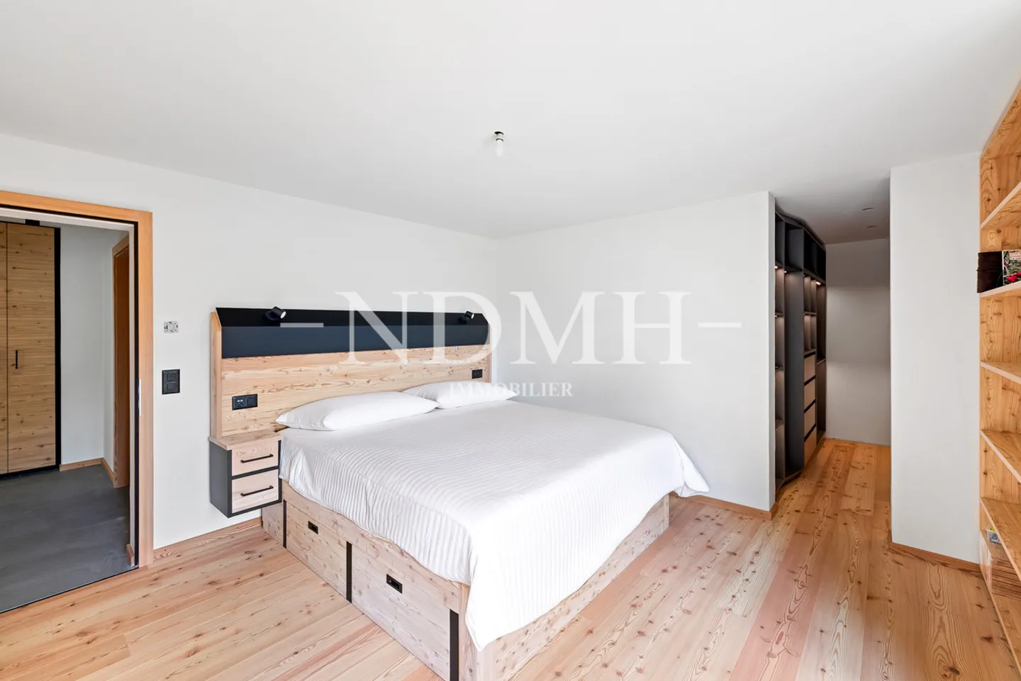 Alpine charm and modernity in a preserved setting - Photo 8 of 16