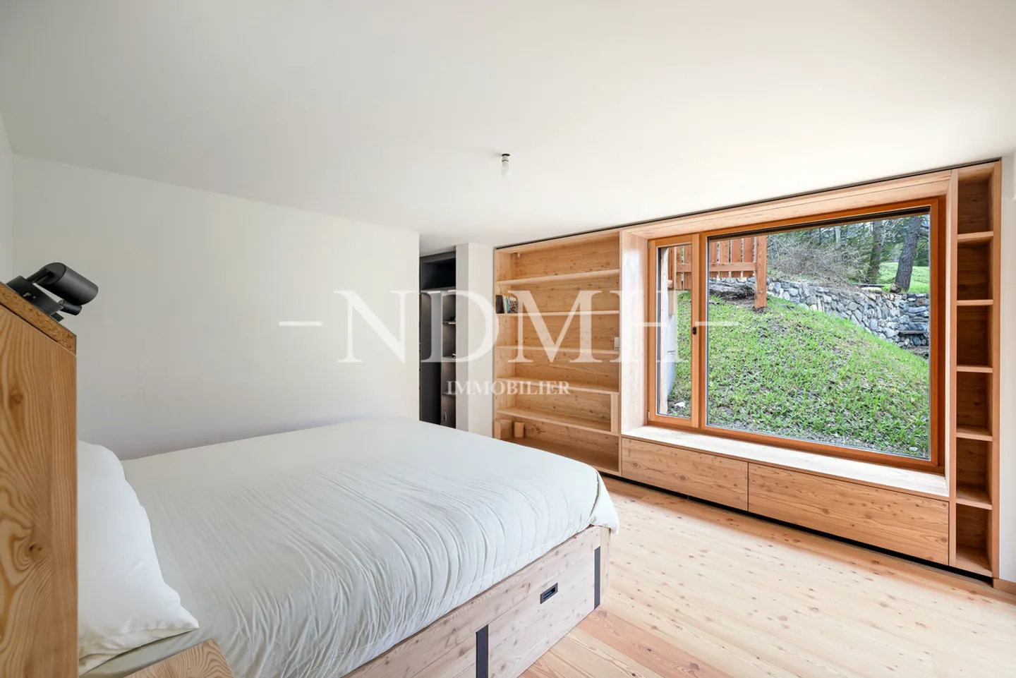 Alpine charm and modernity in a preserved setting - Photo 9 of 16