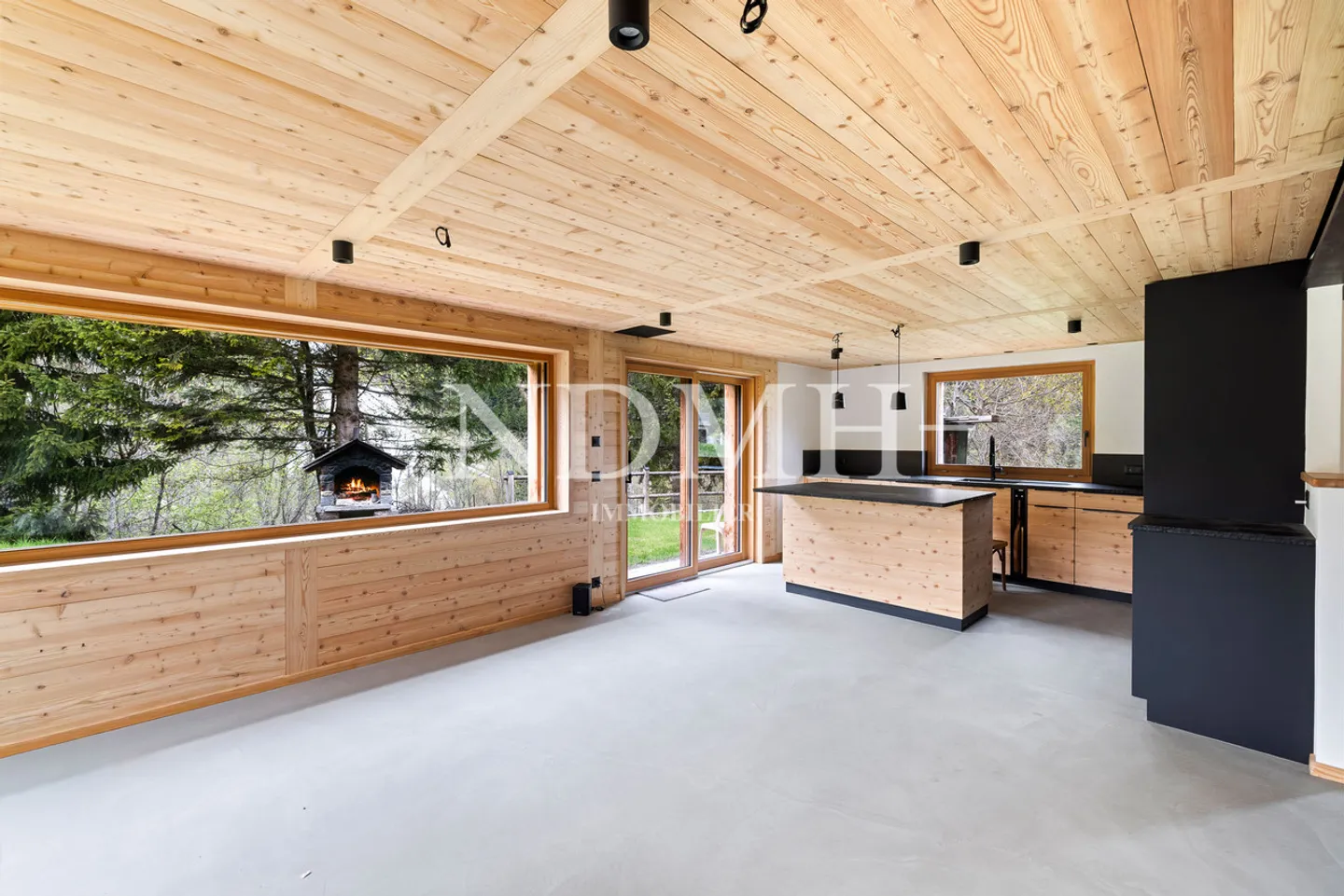 Alpine charm and modernity in a preserved setting - Photo 5 of 16