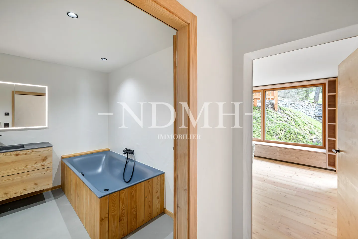 Alpine charm and modernity in a preserved setting - Photo 11 of 16