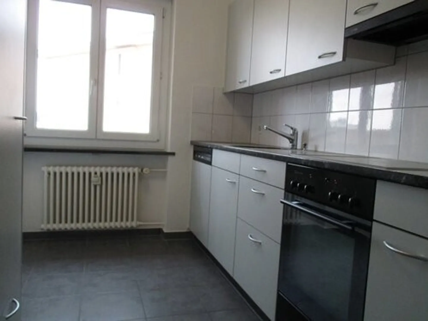 Moderne 3-Zimmerwohnung mit sonnigem Balkon! - Foto 3 von 5