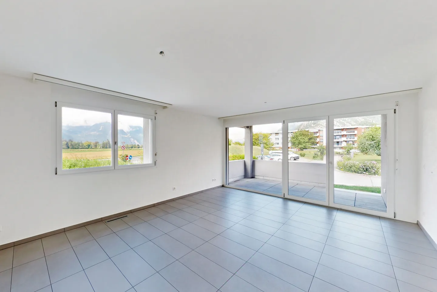 Modern apartment near the highway access - Photo 2 of 12