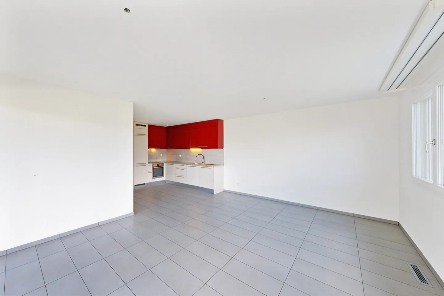 Modern apartment near the highway access - Photo 3 of 12