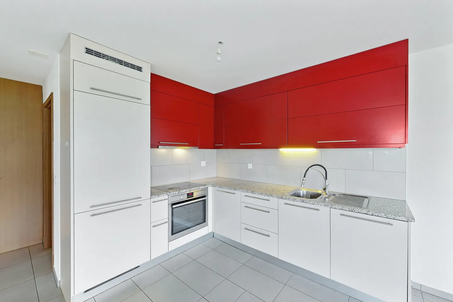 Modern apartment near the highway access - Photo 4 of 12
