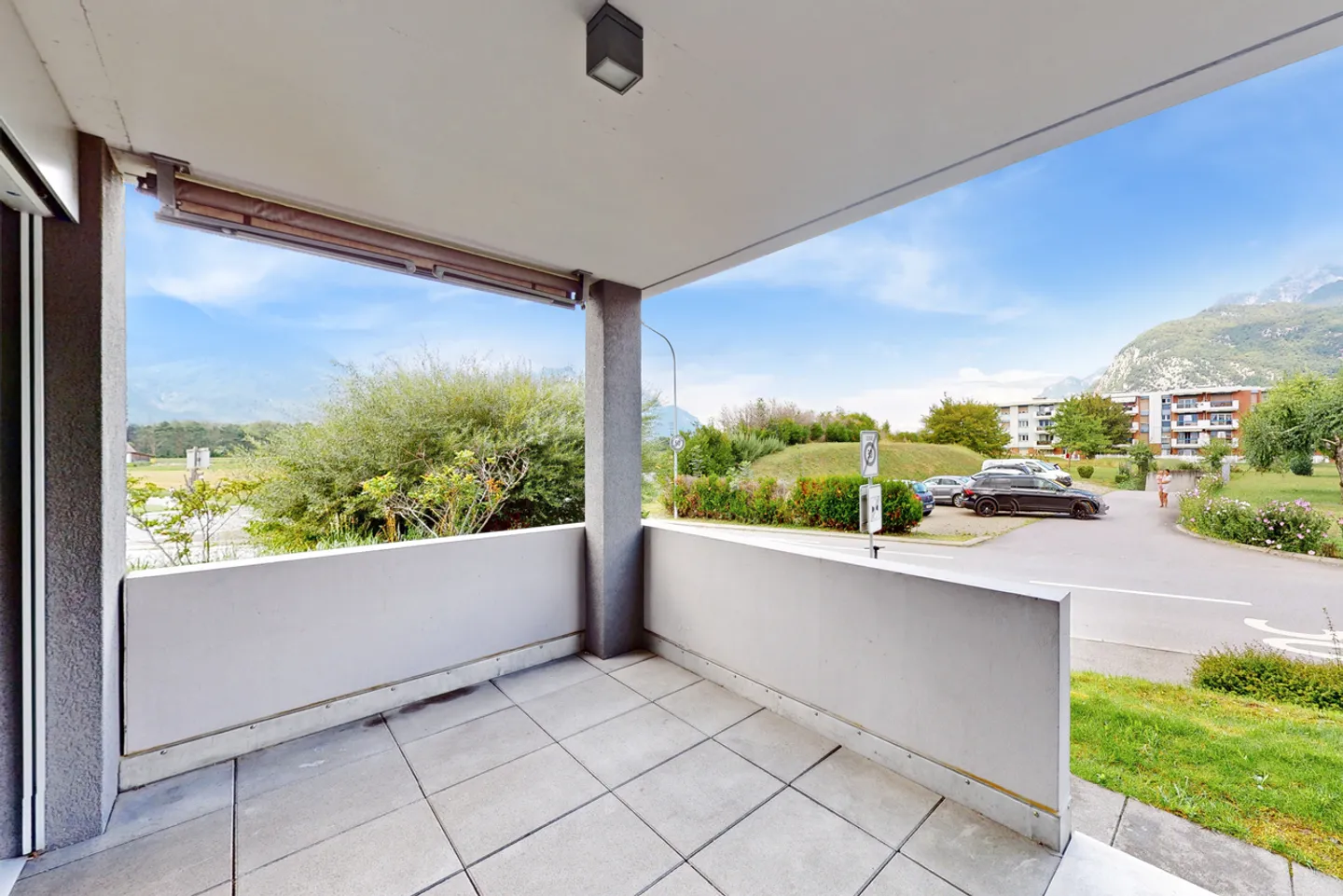 Modern apartment near the highway access - Photo 8 of 12
