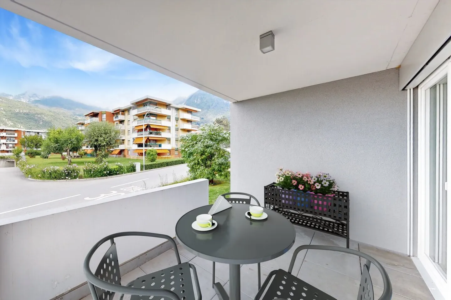 Modern apartment near the highway access - Photo 9 of 12