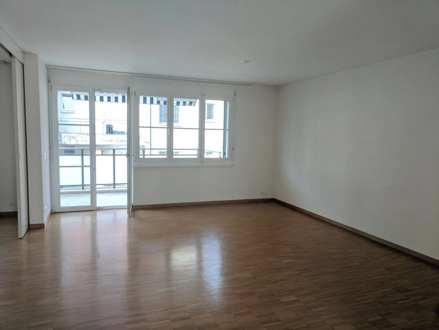 Appartamento 4.5 stanze a Pfungen - Foto 3 di 11