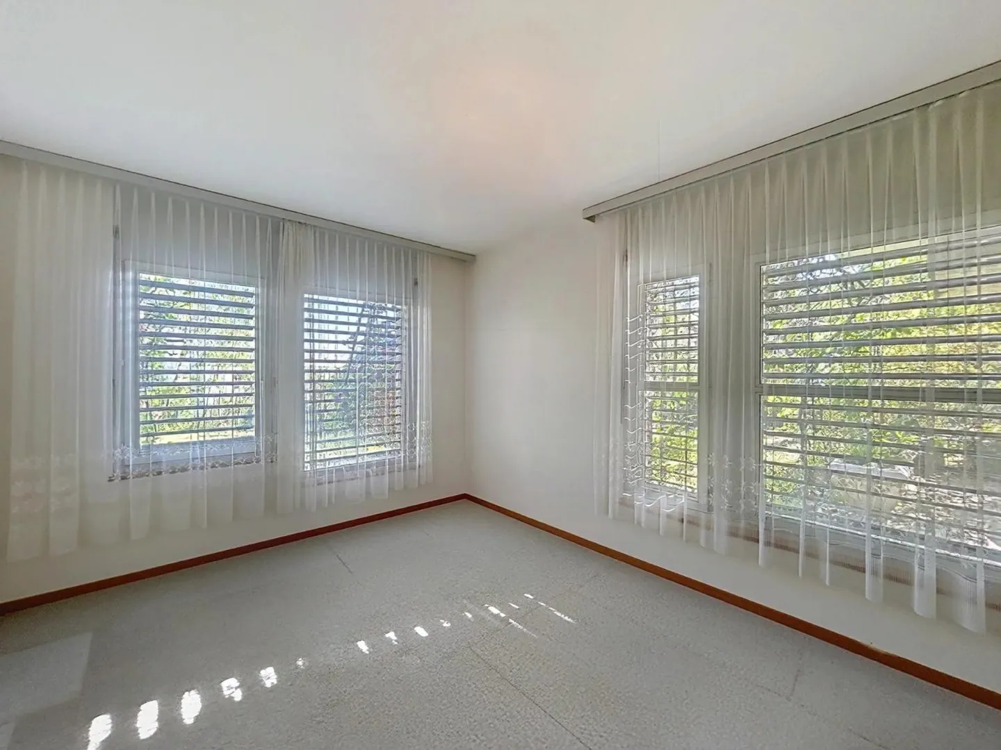 Villa indipendente nelle alture di Neuchâtel, vista lago e alpi - Foto 9 di 12