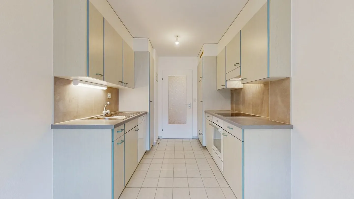 Spacious Family Apartment - Photo 3 of 10