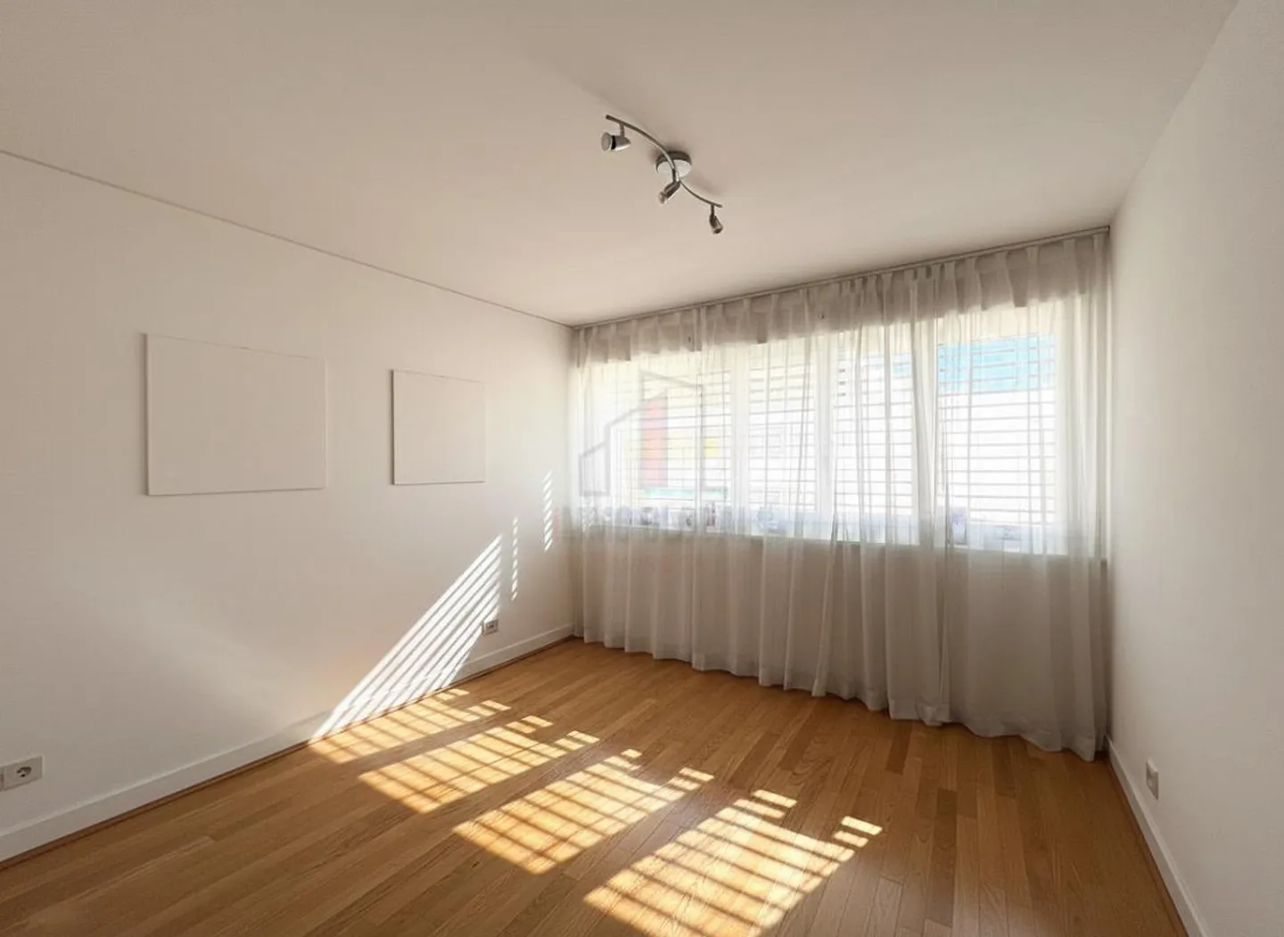 SPLENDID PENTHOUSE AWAITS A NEW FAMILY - Photo 6 of 11